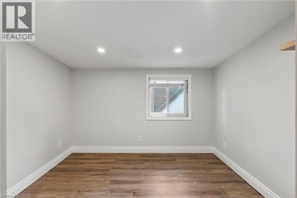 Photo 12 of 206 Niagara Falls Road, Thorold ON