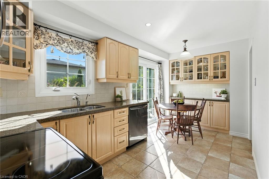 Photo 4 of 252 Mississaga Street, Oakville ON