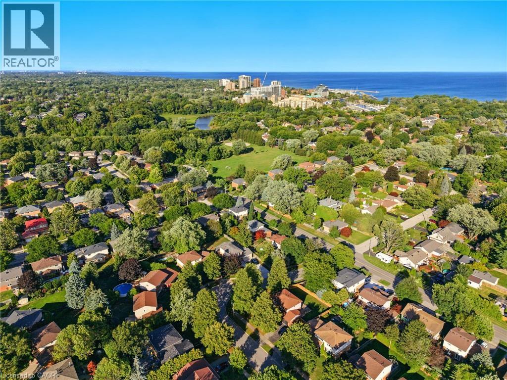 Photo 7 of 252 Mississaga Street, Oakville ON