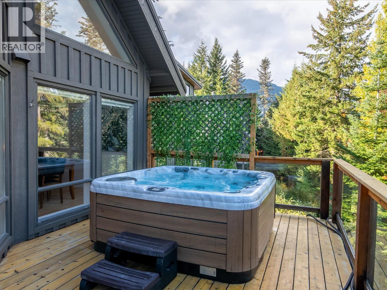 6252 PALMER DRIVE, Whistler