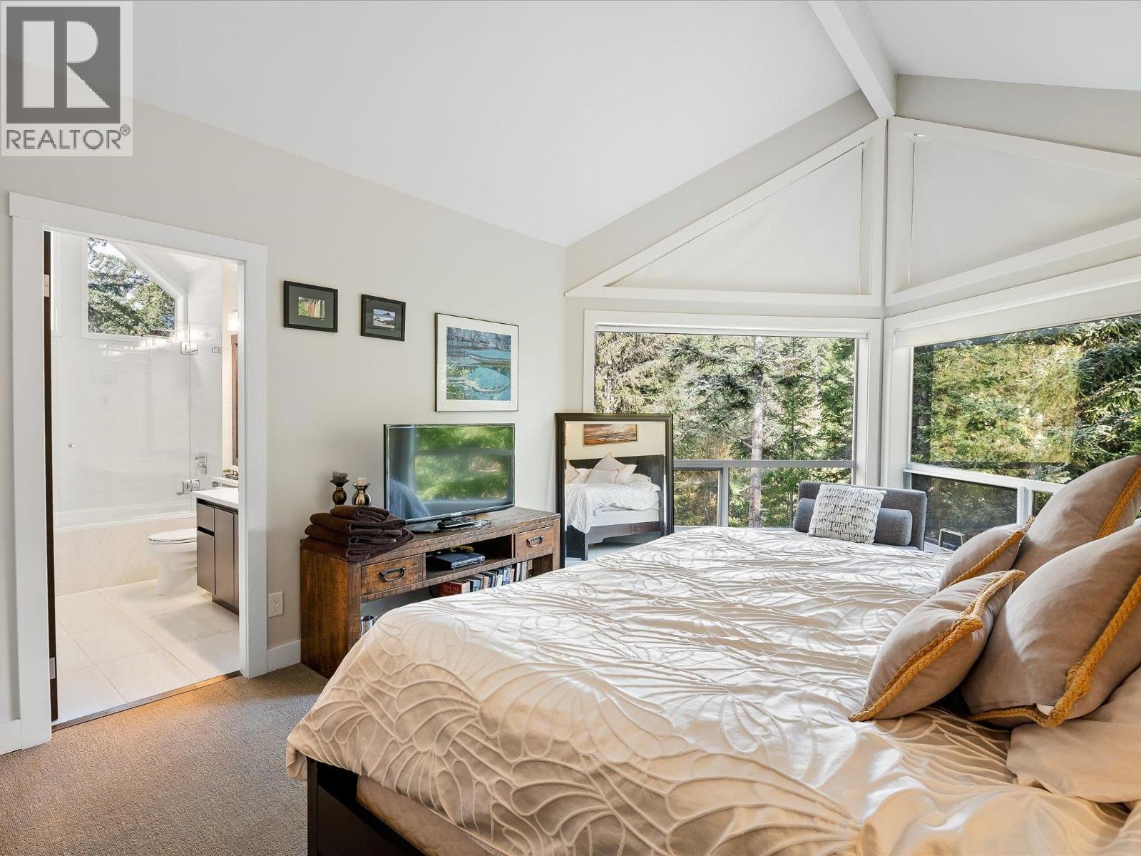6252 PALMER DRIVE, Whistler