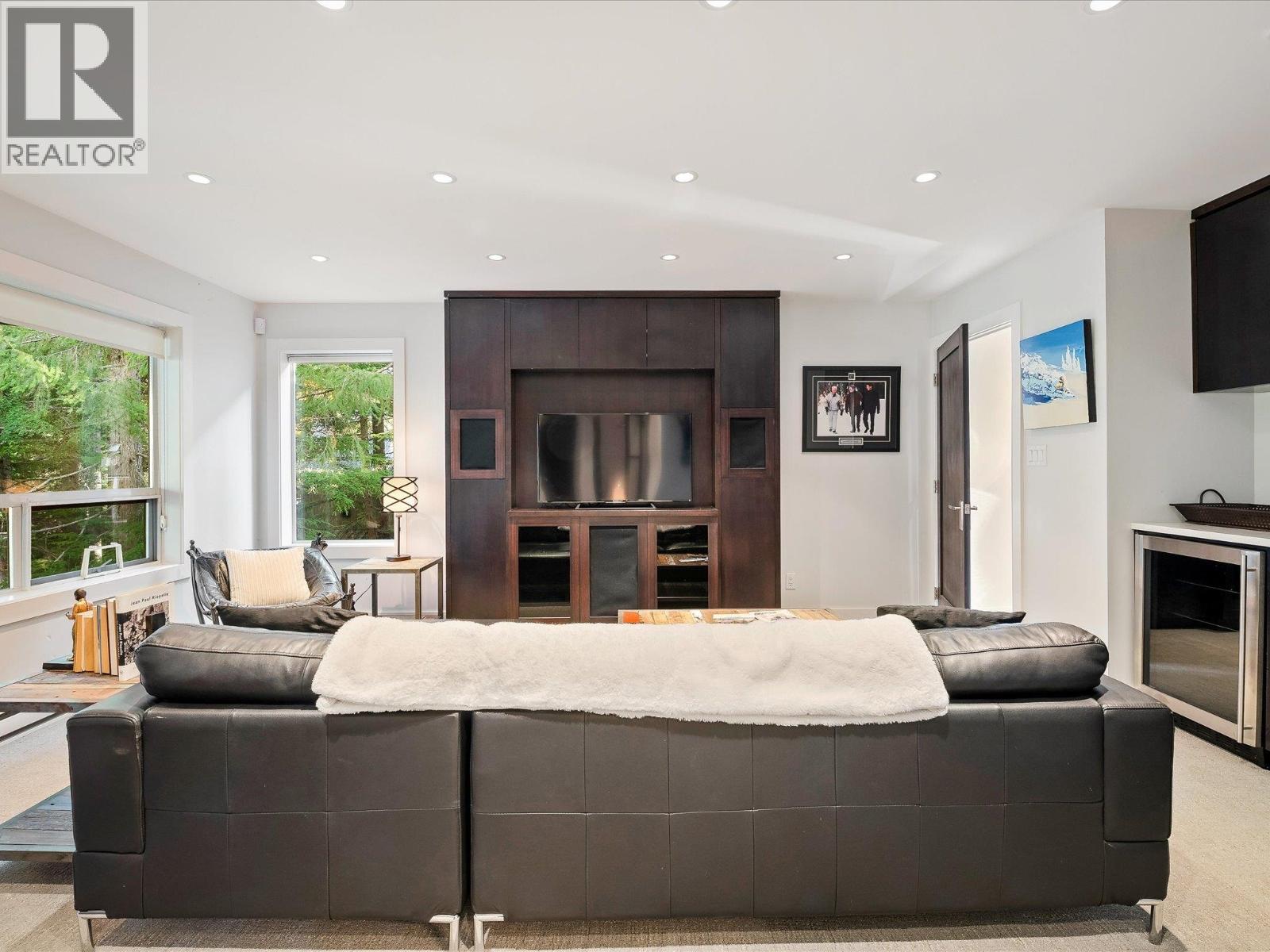 6252 PALMER DRIVE, Whistler