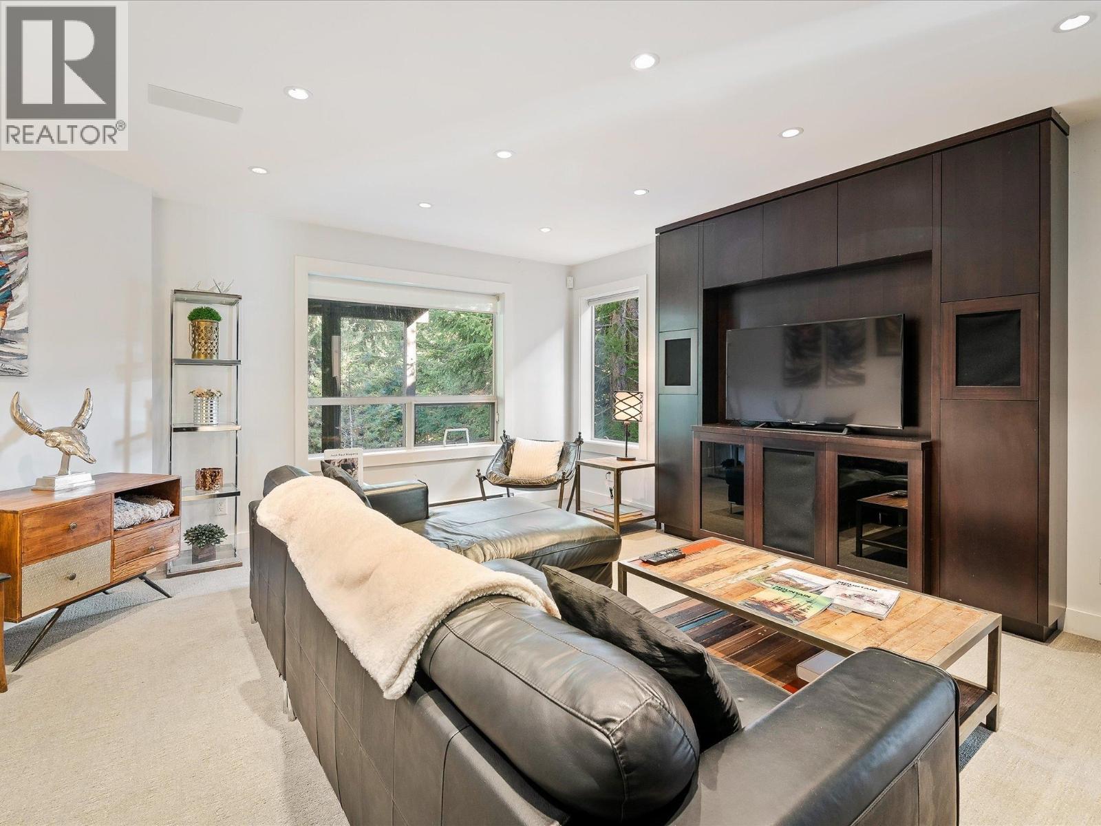 6252 PALMER DRIVE, Whistler