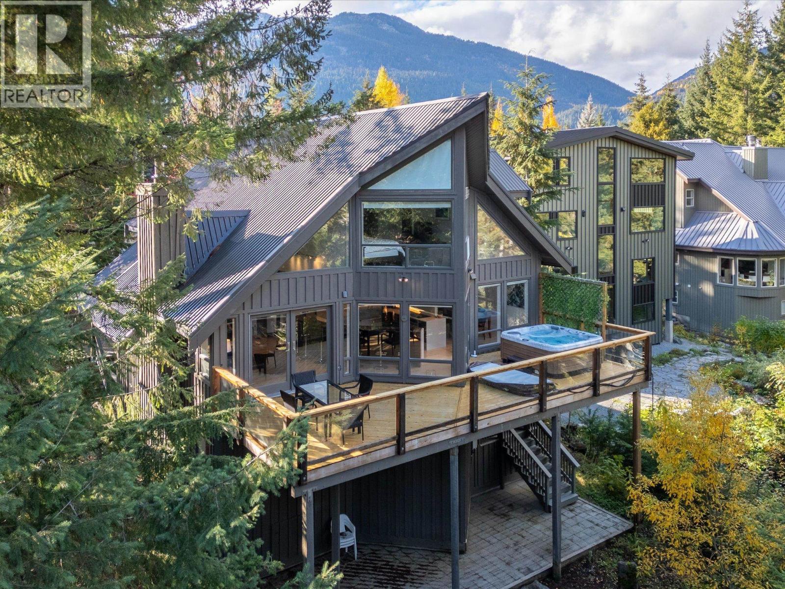 6252 PALMER DRIVE, Whistler