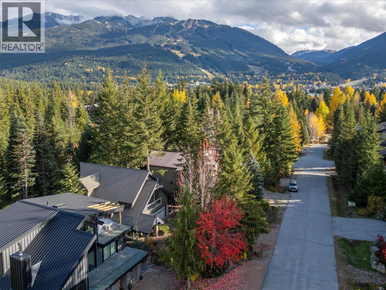 6252 PALMER DRIVE, Whistler