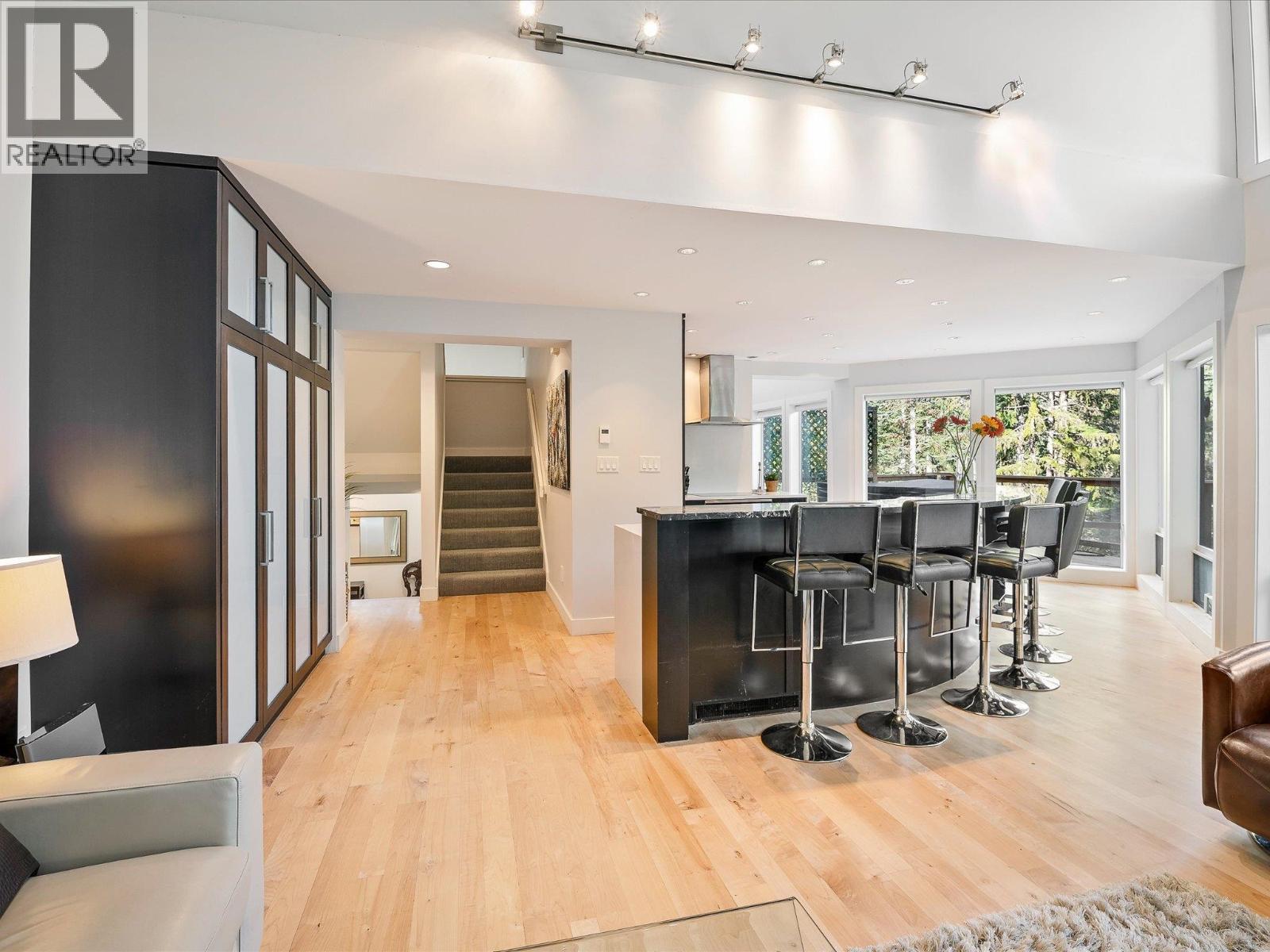 6252 PALMER DRIVE, Whistler