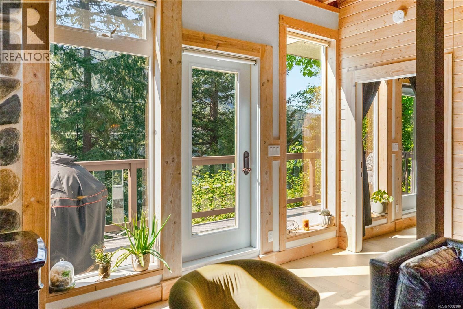 1713 Falcon Heights Rd, Langford