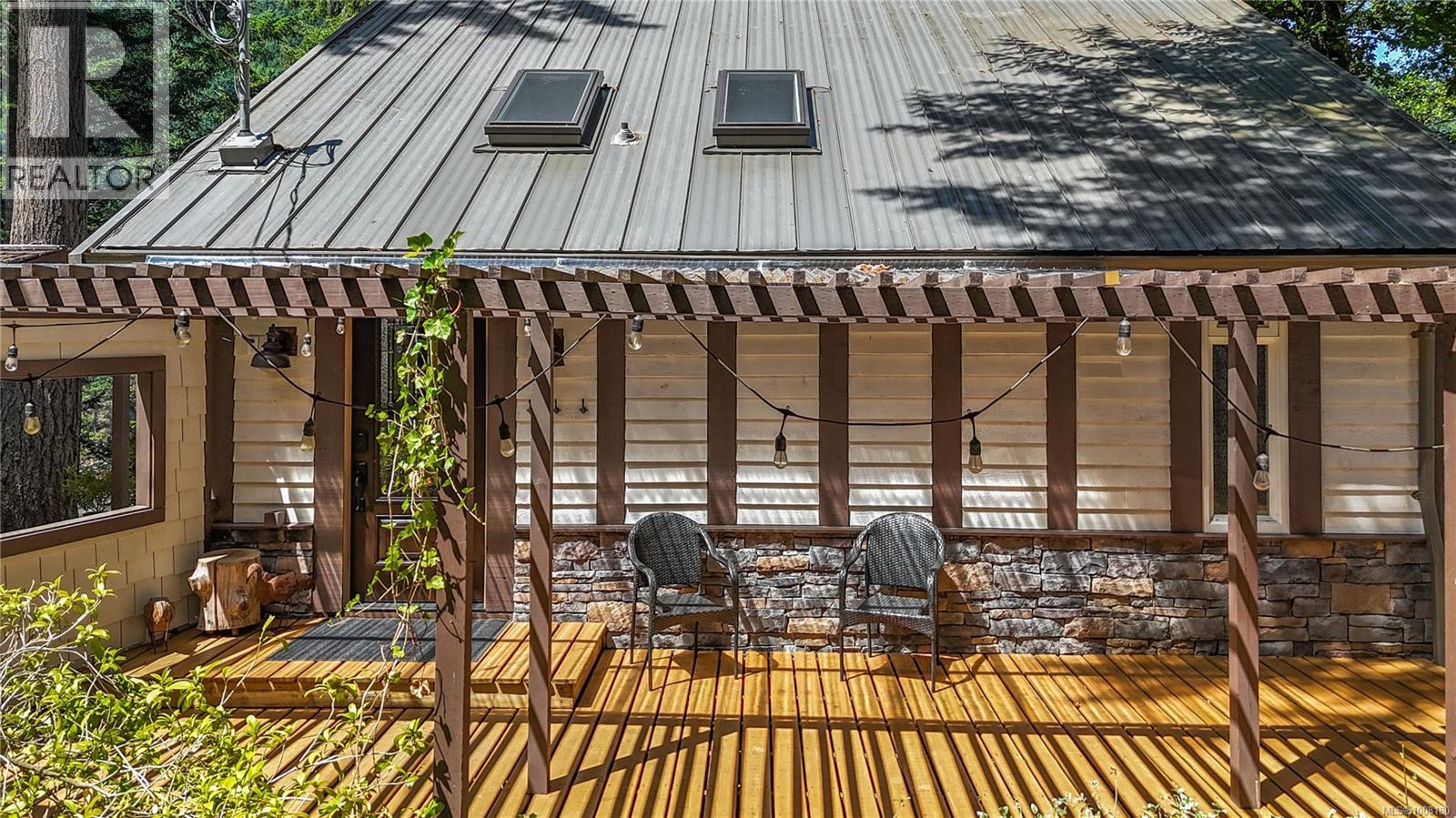 1713 Falcon Heights Rd, Langford