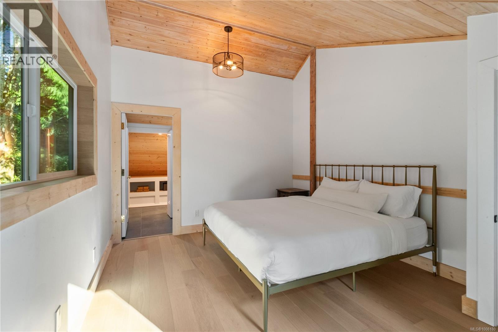 1713 Falcon Heights Rd, Langford