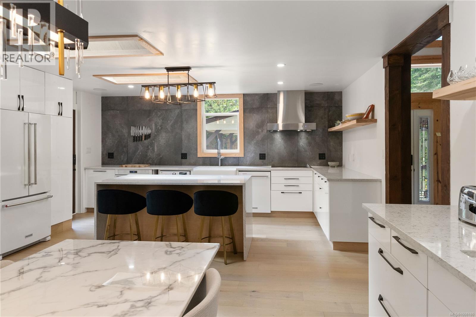 1713 Falcon Heights Rd, Langford