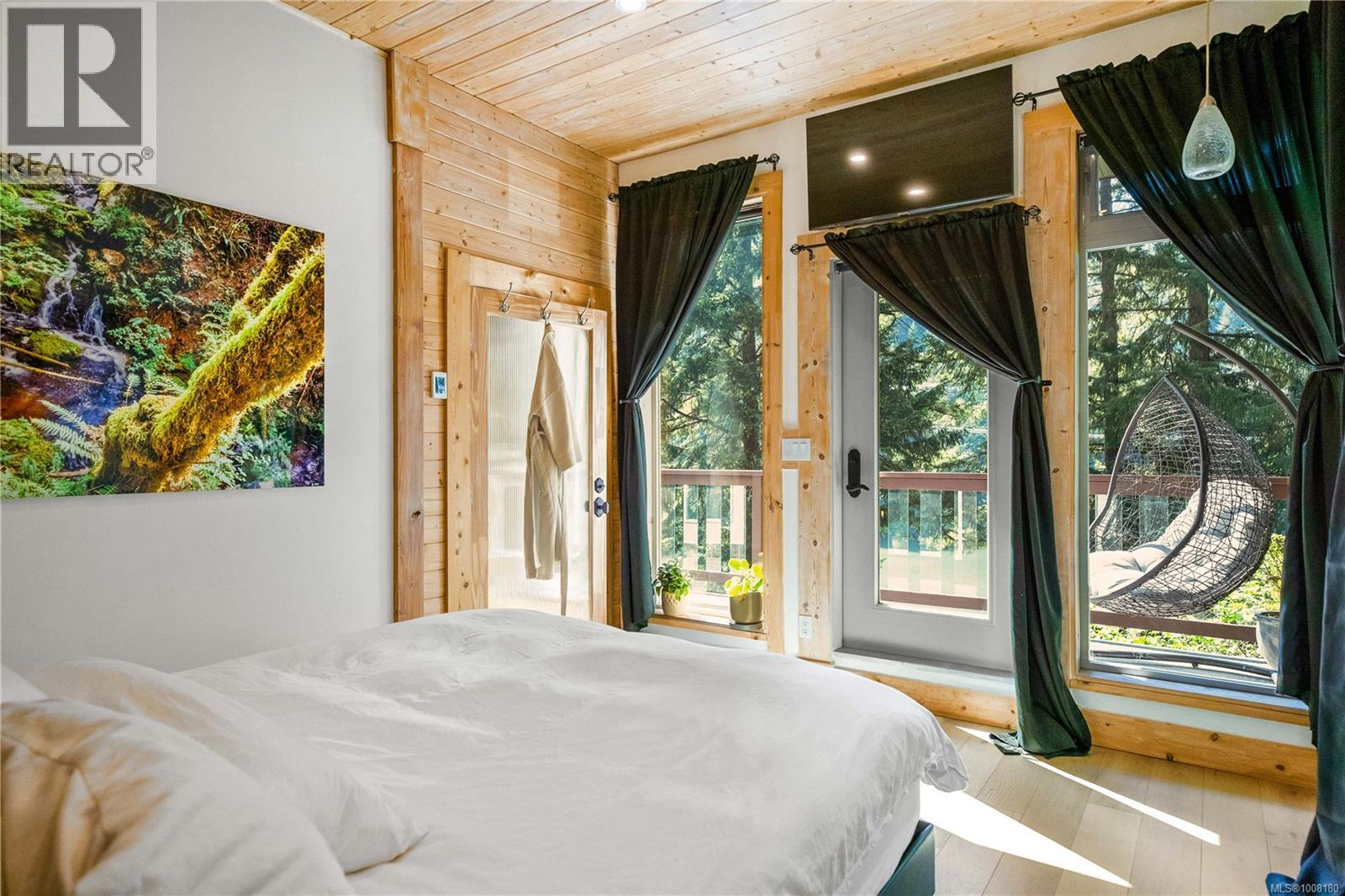 1713 Falcon Heights Rd, Langford