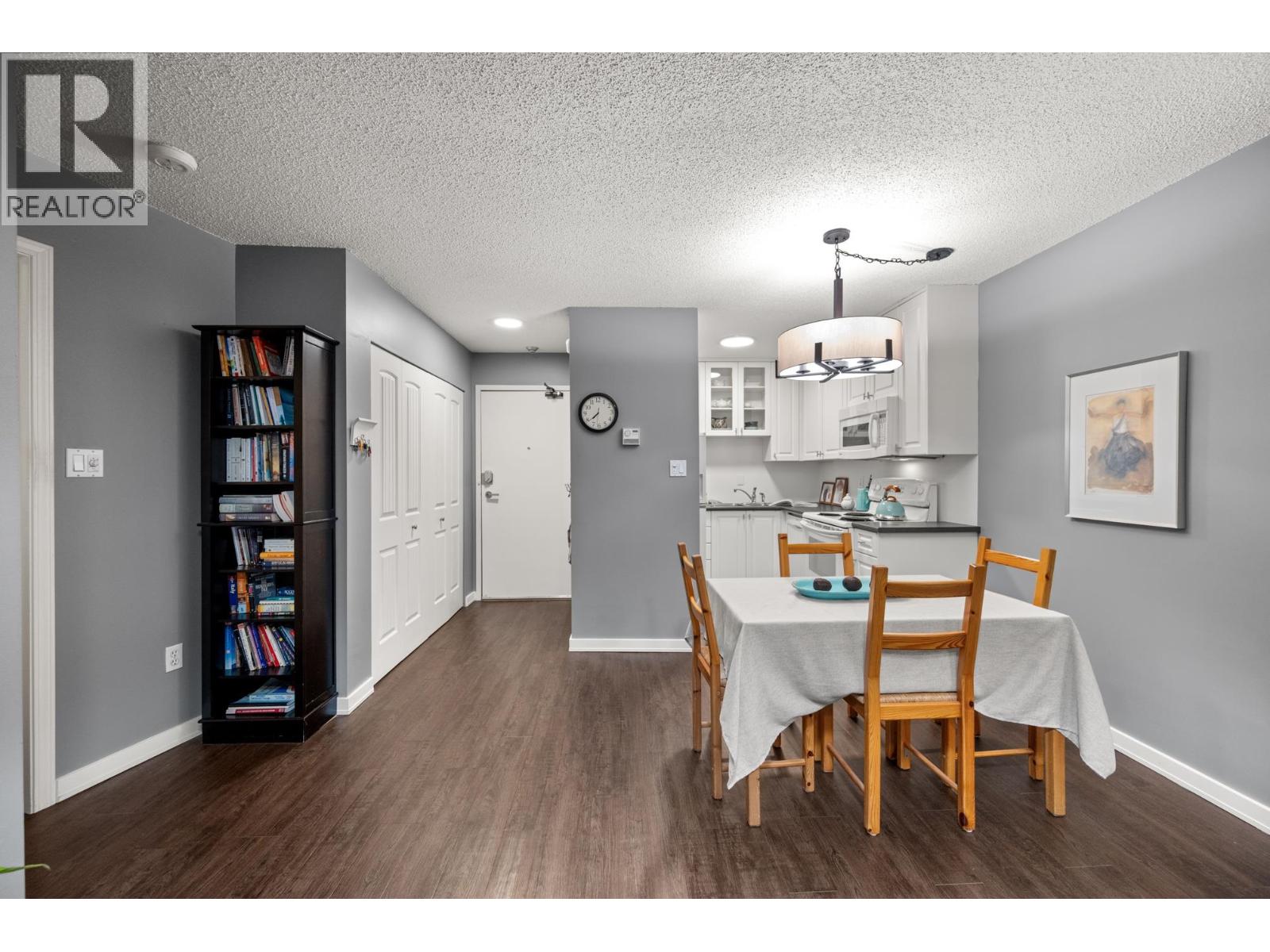 Photo 14 of 207 1930 W 3rd Avenue, Vancouver BC