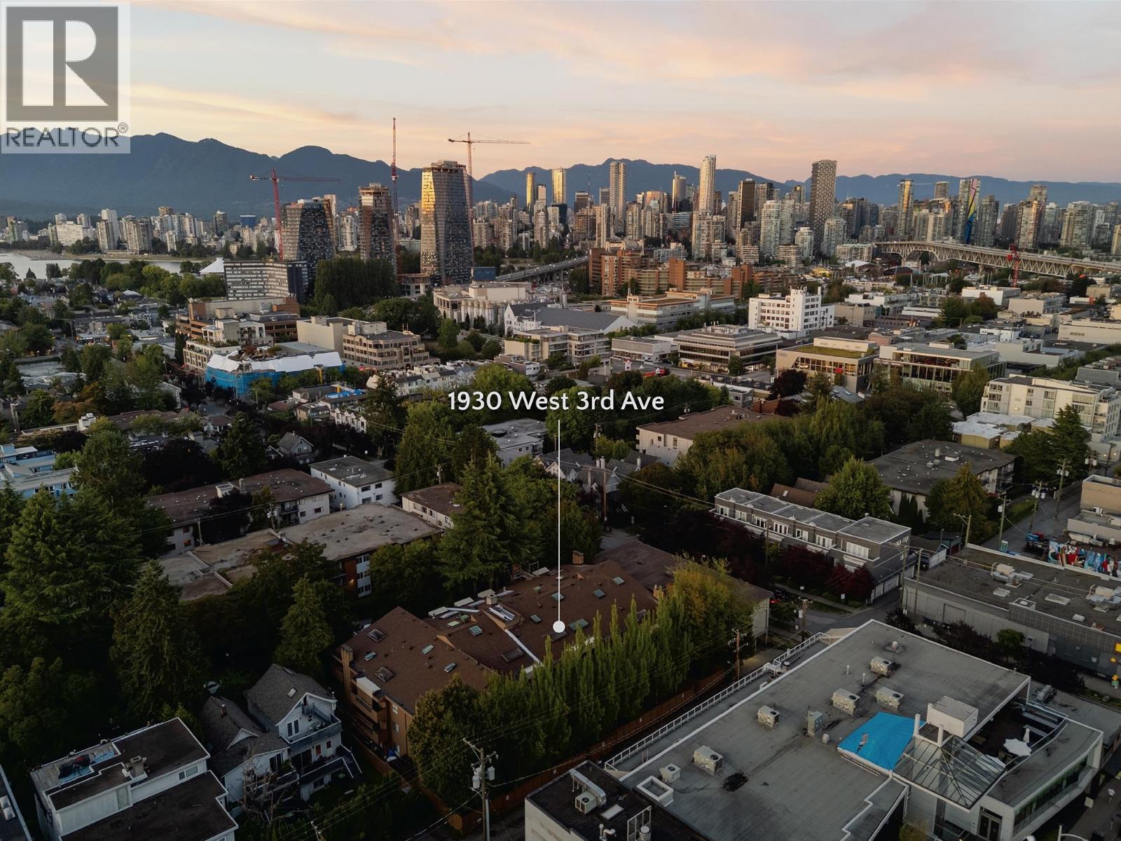Photo 4 of 207 1930 W 3rd Avenue, Vancouver BC
