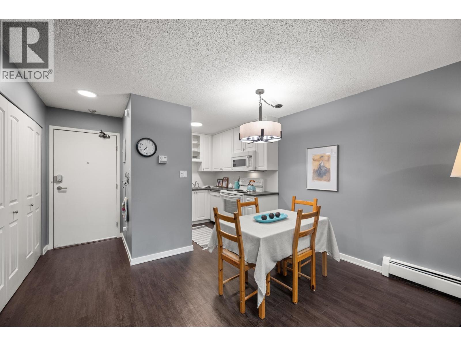 Photo 15 of 207 1930 W 3rd Avenue, Vancouver BC
