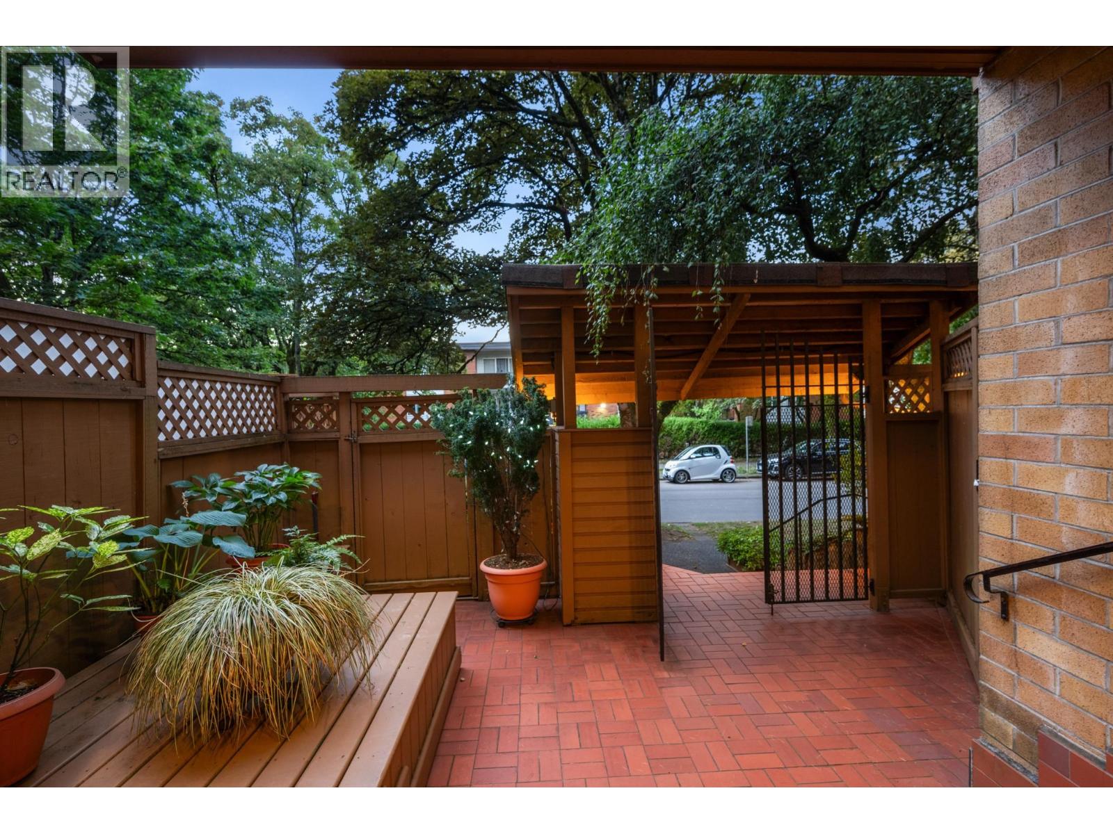 Photo 6 of 207 1930 W 3rd Avenue, Vancouver BC