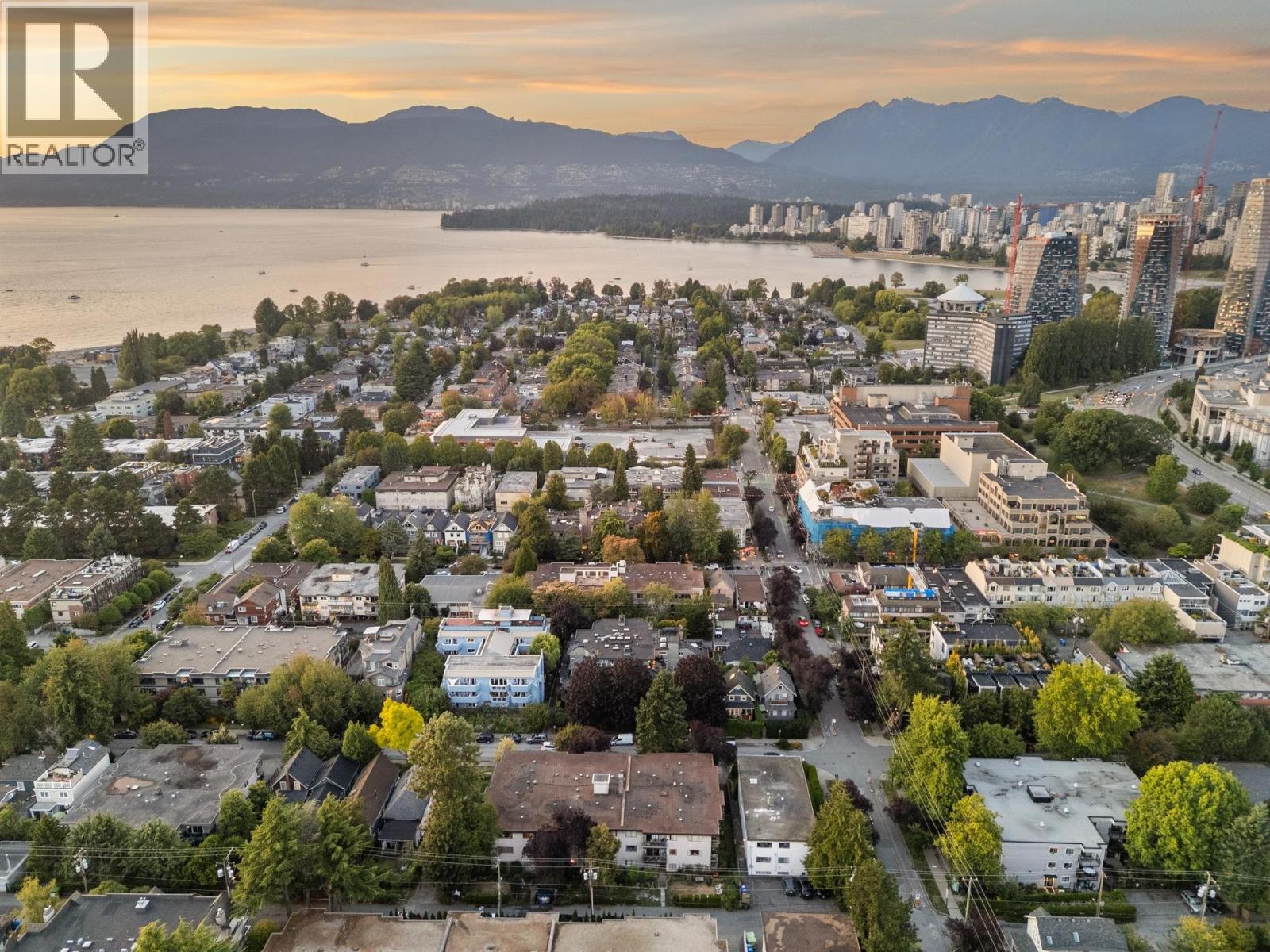 Photo 33 of 207 1930 W 3rd Avenue, Vancouver BC