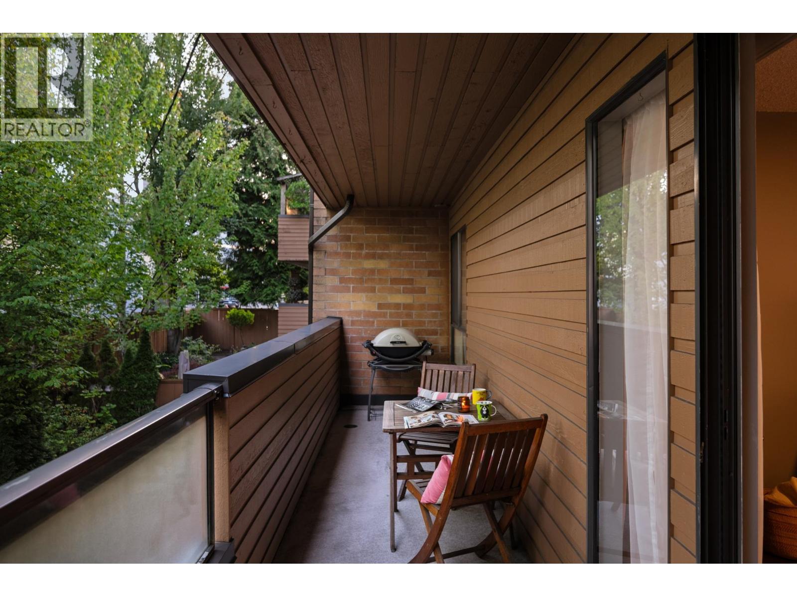 Photo 10 of 207 1930 W 3rd Avenue, Vancouver BC