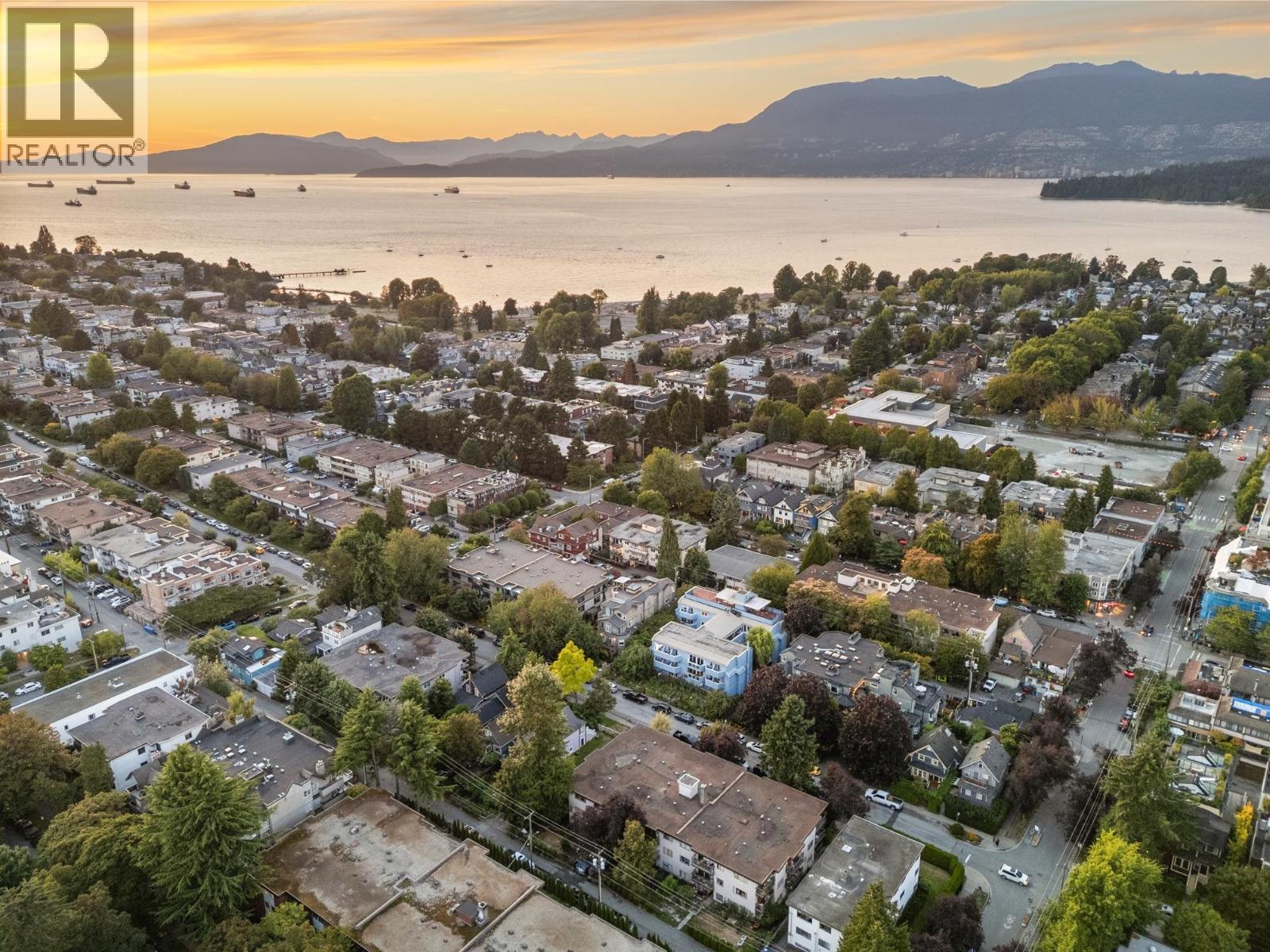 Photo 32 of 207 1930 W 3rd Avenue, Vancouver BC