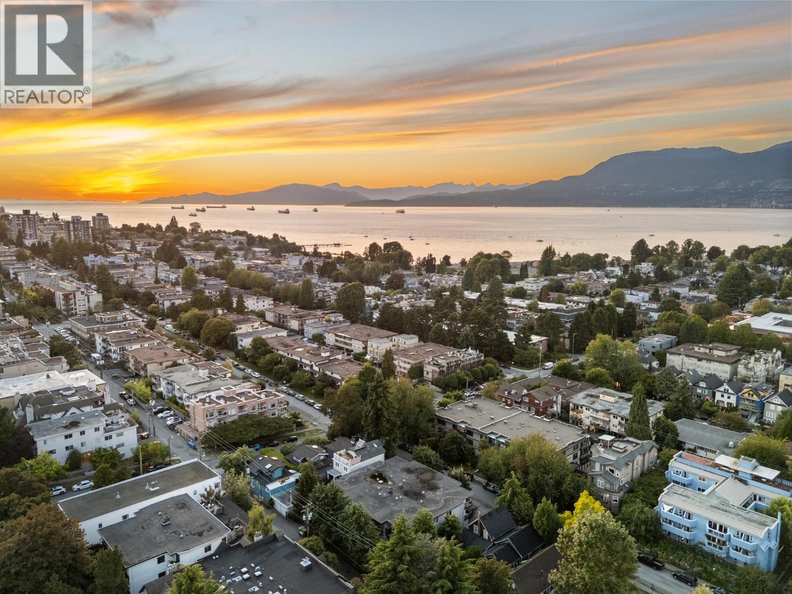 Photo 31 of 207 1930 W 3rd Avenue, Vancouver BC