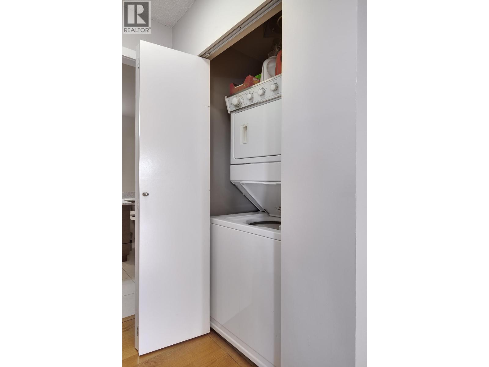 Photo 30 of 806 4178 Dawson Street, Burnaby BC