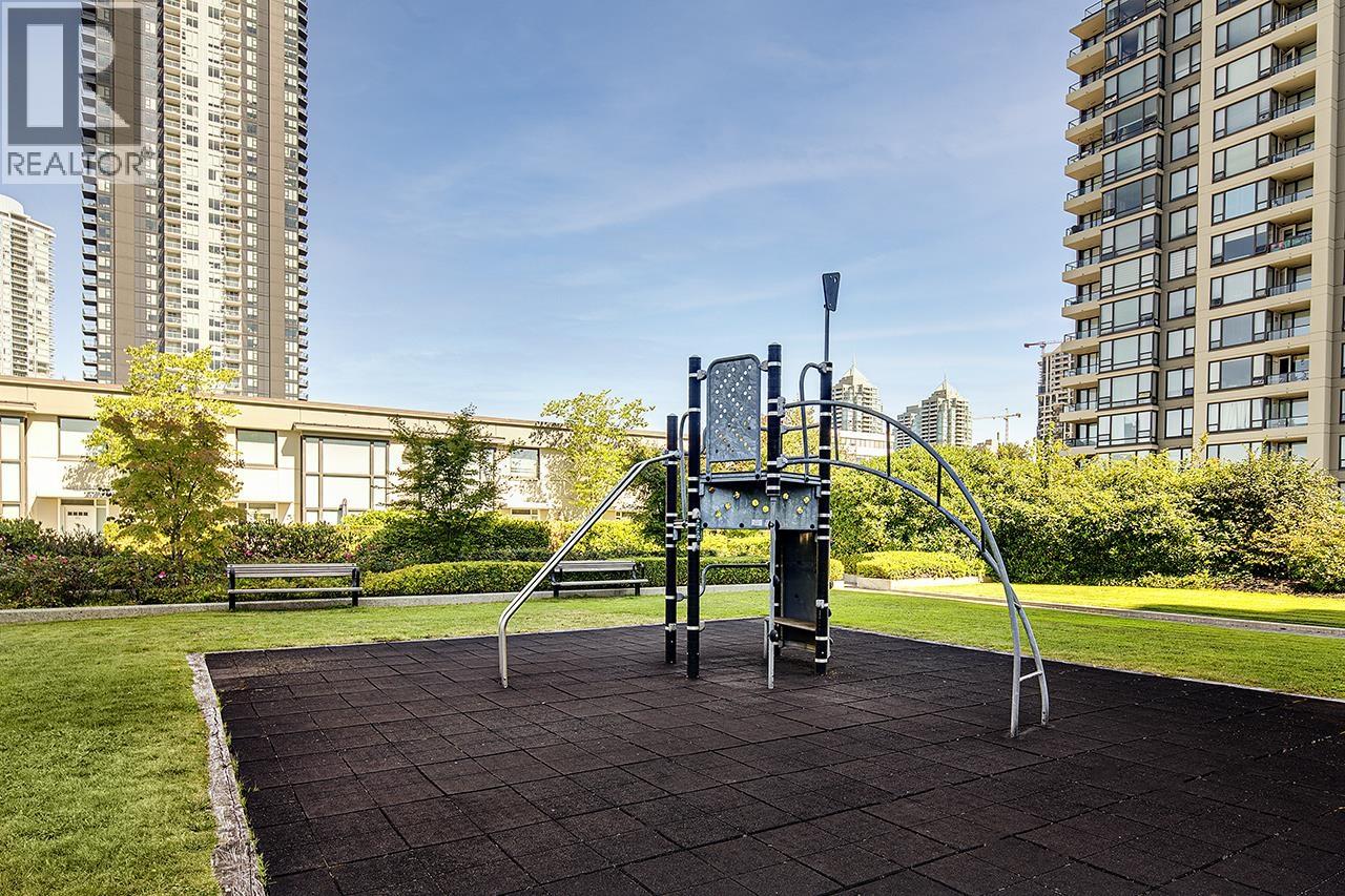Photo 10 of 806 4178 Dawson Street, Burnaby BC