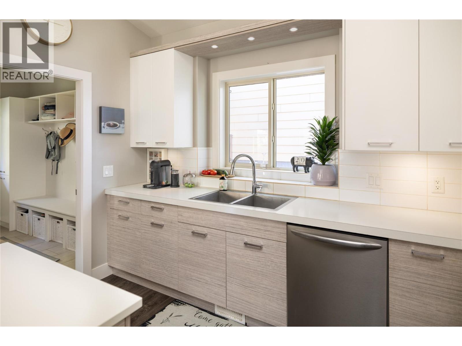 Photo 8 of 351 Hillside Avenue, Kelowna BC
