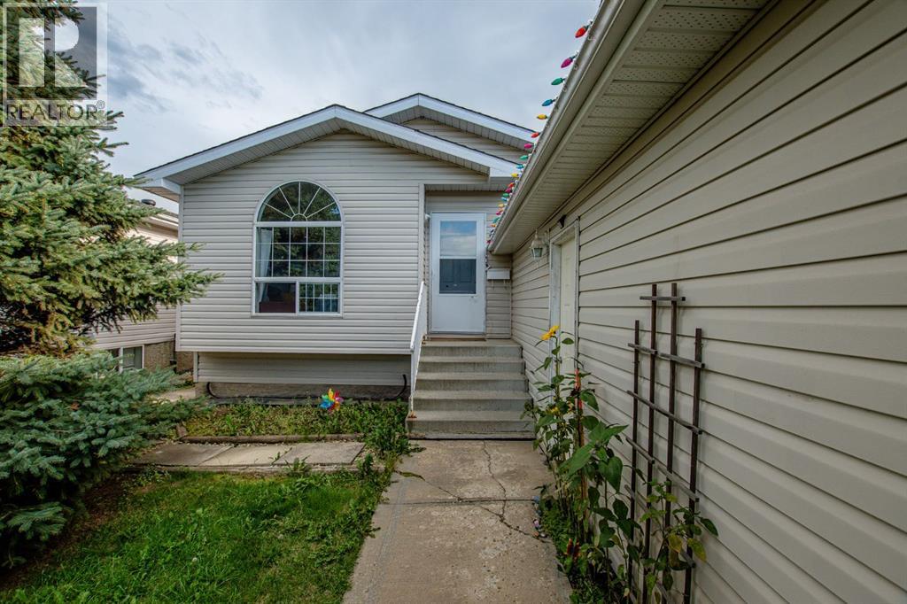 Photo 8 of 8825 104 Avenue, Grande Prairie AB