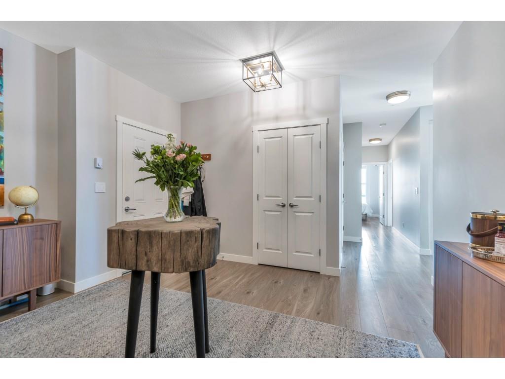 Photo 3 of 501 20826 72 Avenue, Langley BC