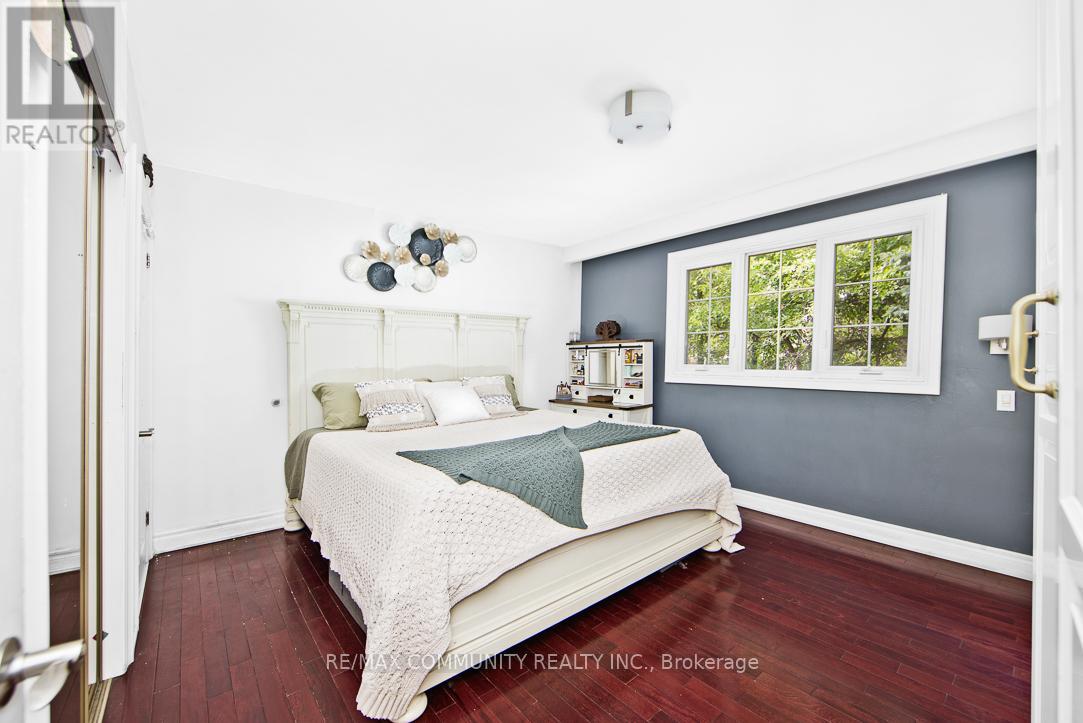 Photo 10 of 168 Kingslake Road, Toronto ON