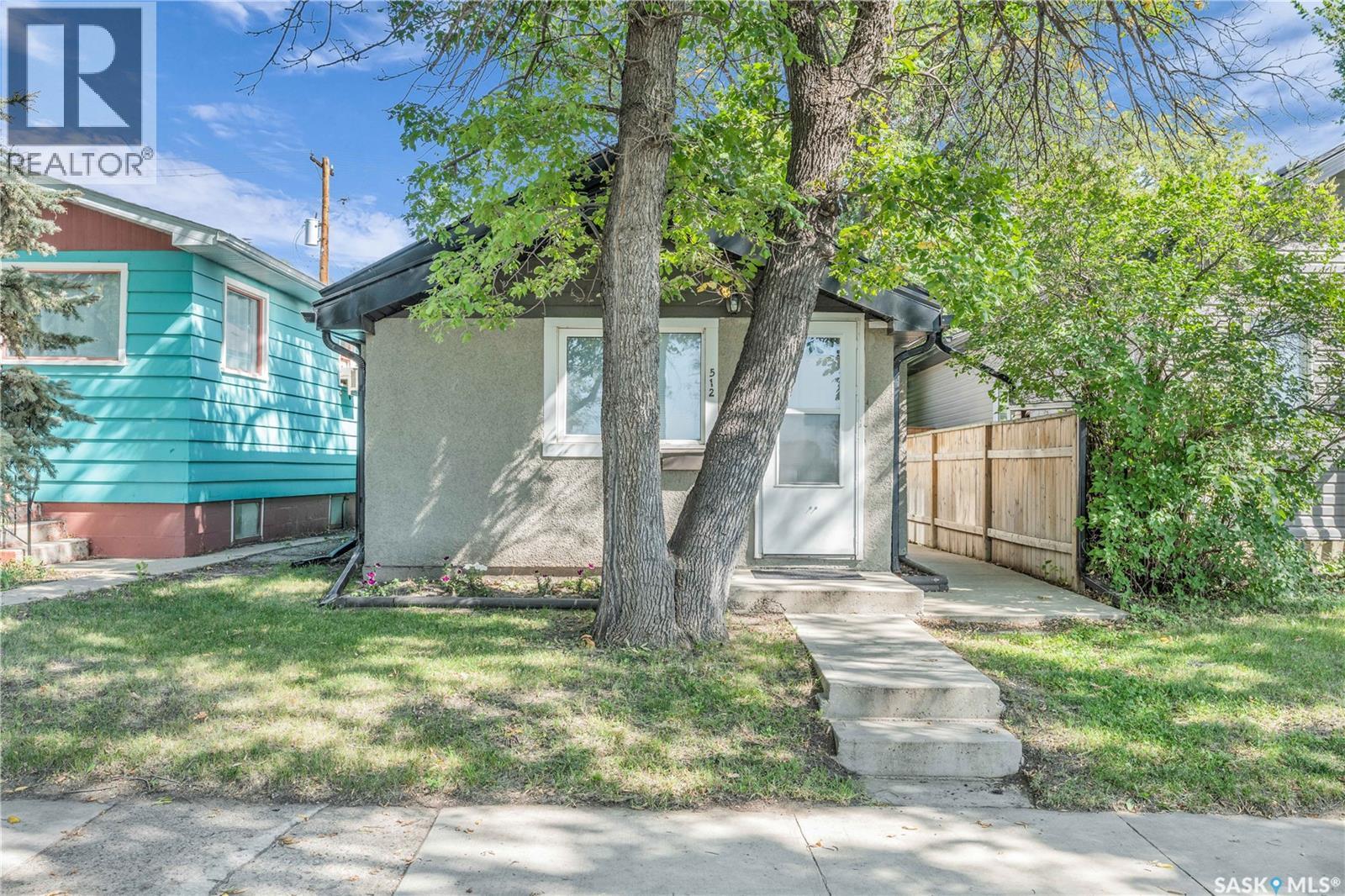 Photo 1 of 512 J Avenue N, Saskatoon SK