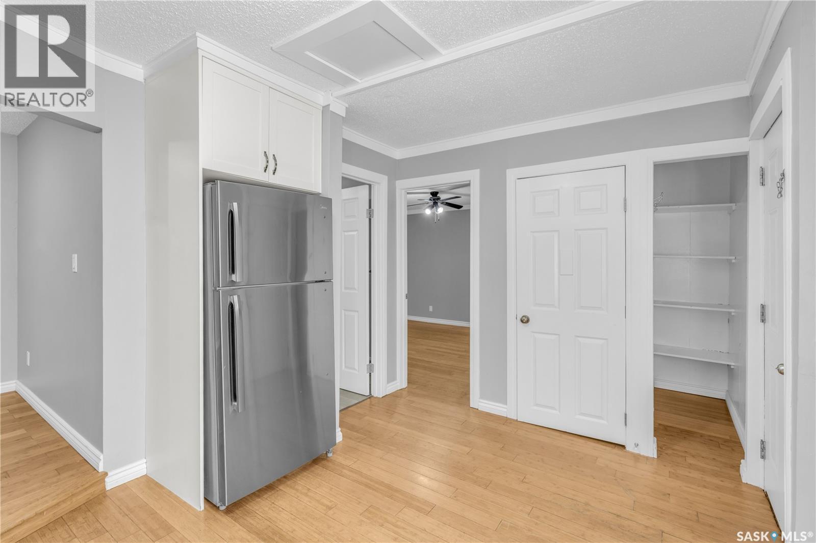 Photo 10 of 512 J Avenue N, Saskatoon SK