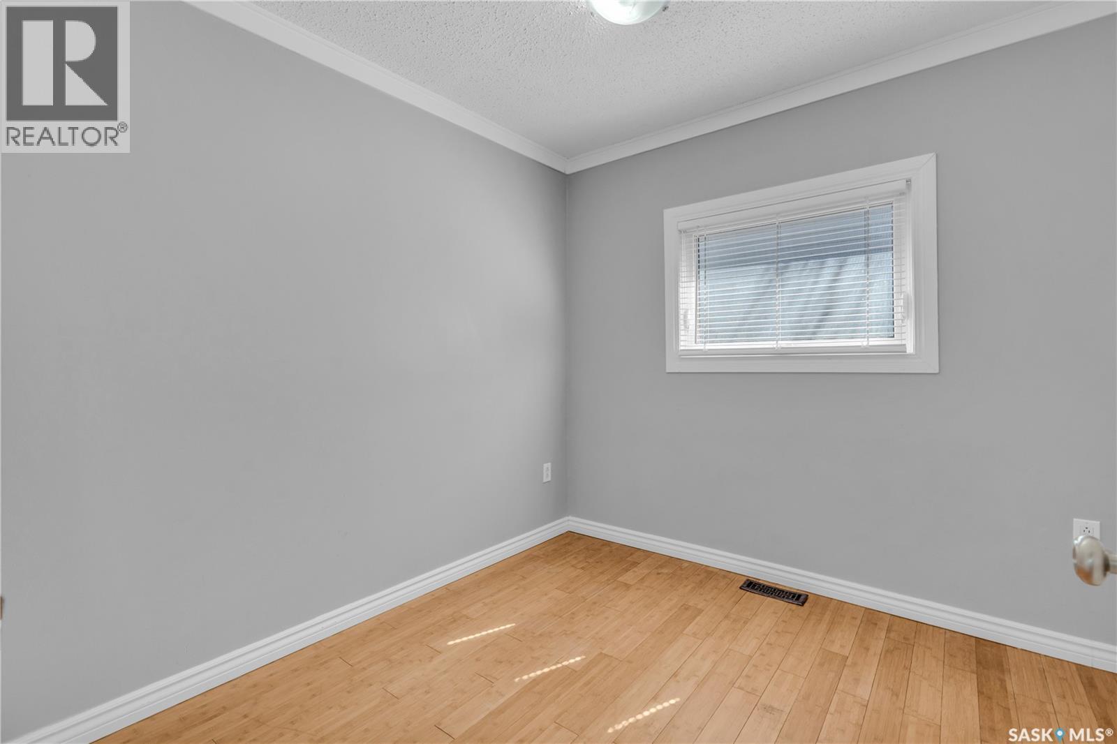 Photo 11 of 512 J Avenue N, Saskatoon SK