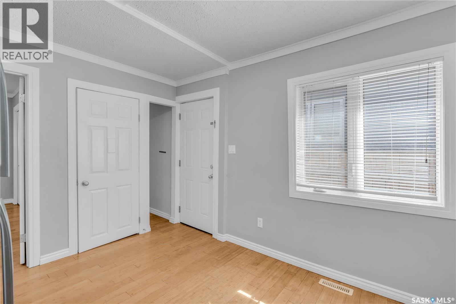 Photo 13 of 512 J Avenue N, Saskatoon SK
