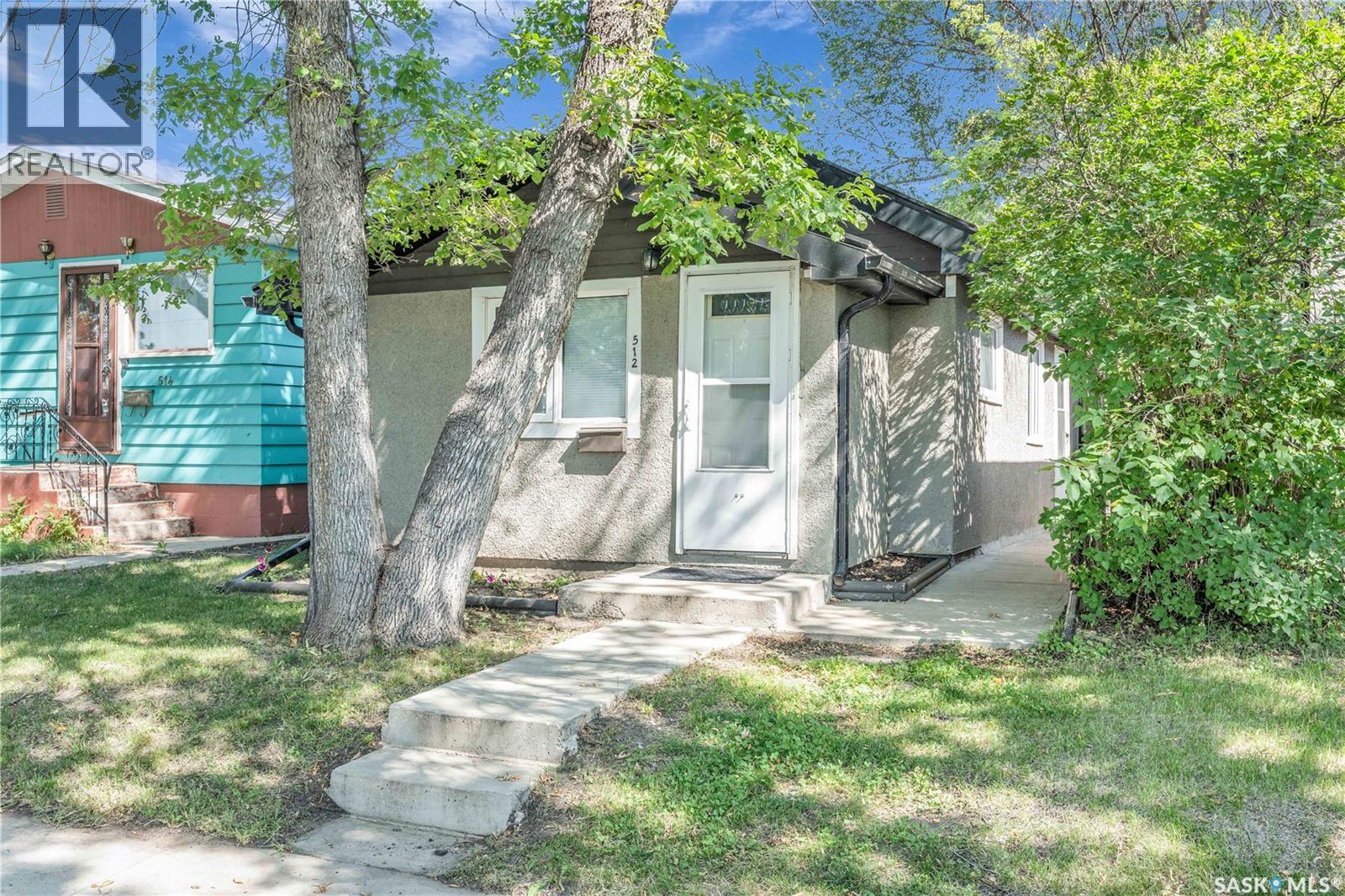 Photo 2 of 512 J Avenue N, Saskatoon SK