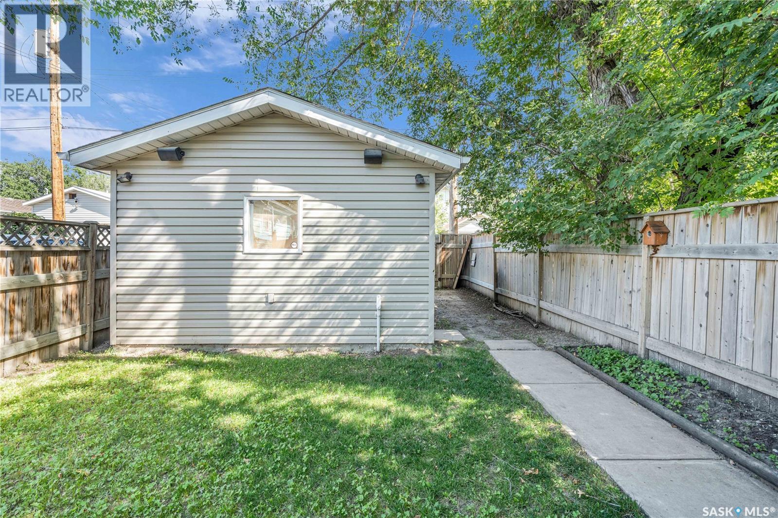 Photo 23 of 512 J Avenue N, Saskatoon SK