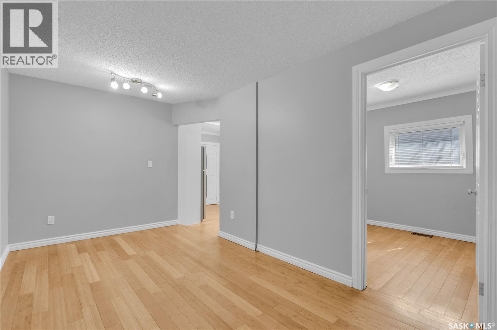 Photo 4 of 512 J Avenue N, Saskatoon SK