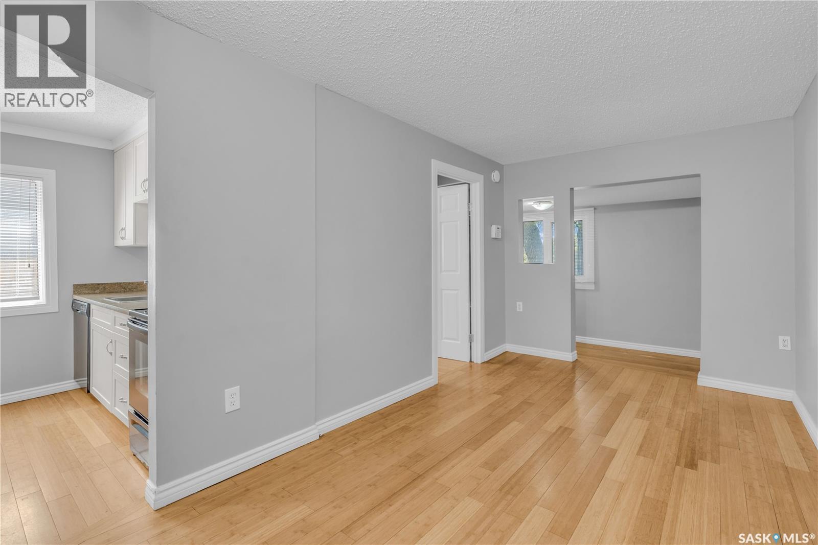 Photo 5 of 512 J Avenue N, Saskatoon SK