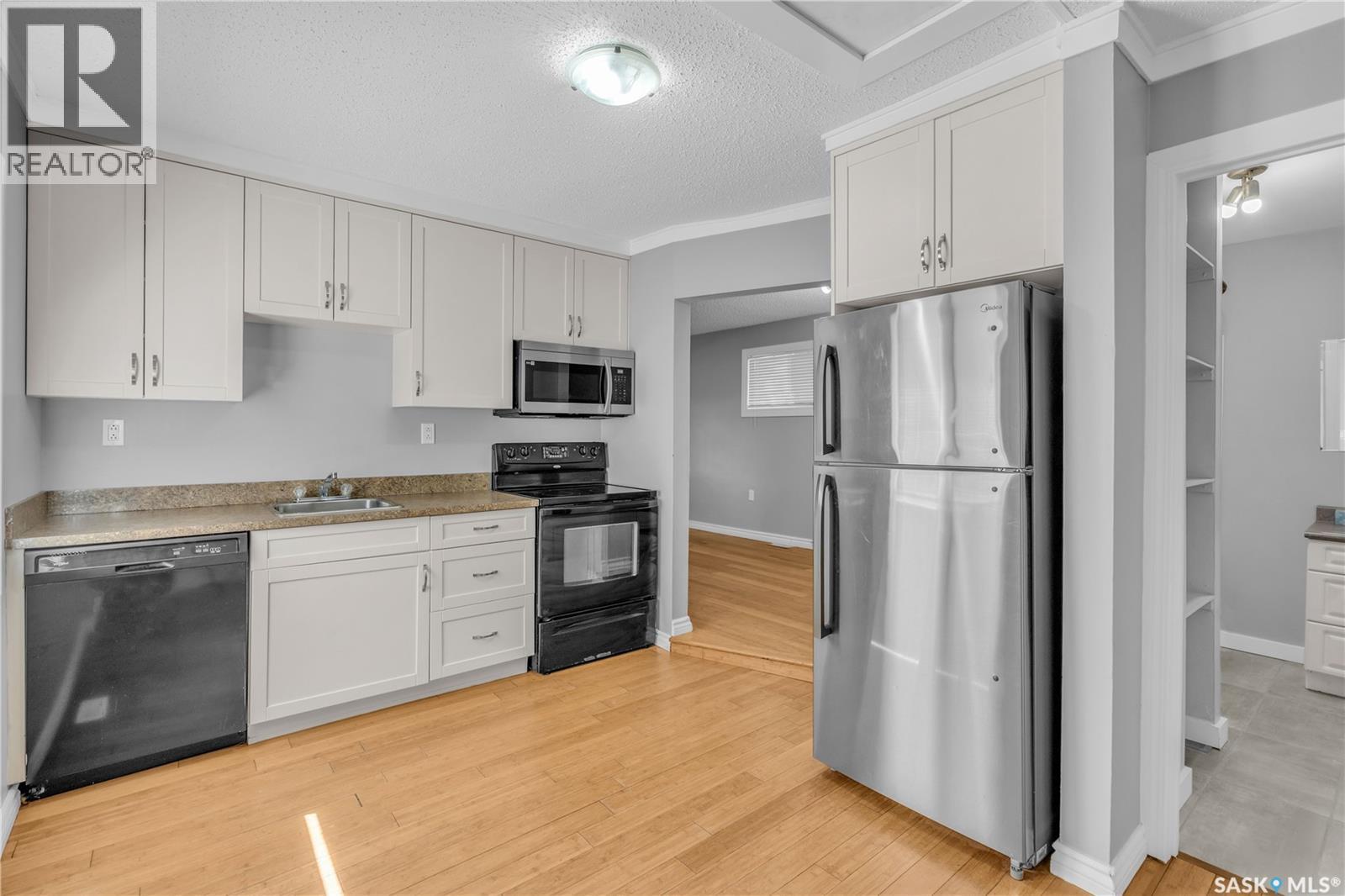 Photo 8 of 512 J Avenue N, Saskatoon SK