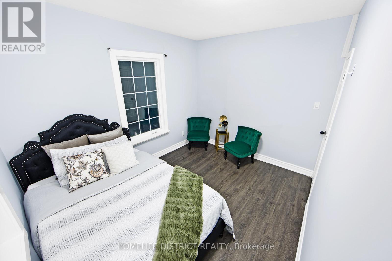 Photo 7 of 26 Brock Street E, Oshawa ON