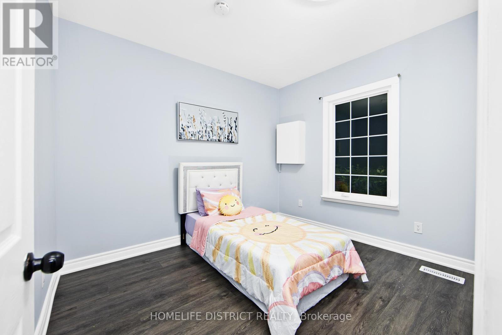Photo 10 of 26 Brock Street E, Oshawa ON