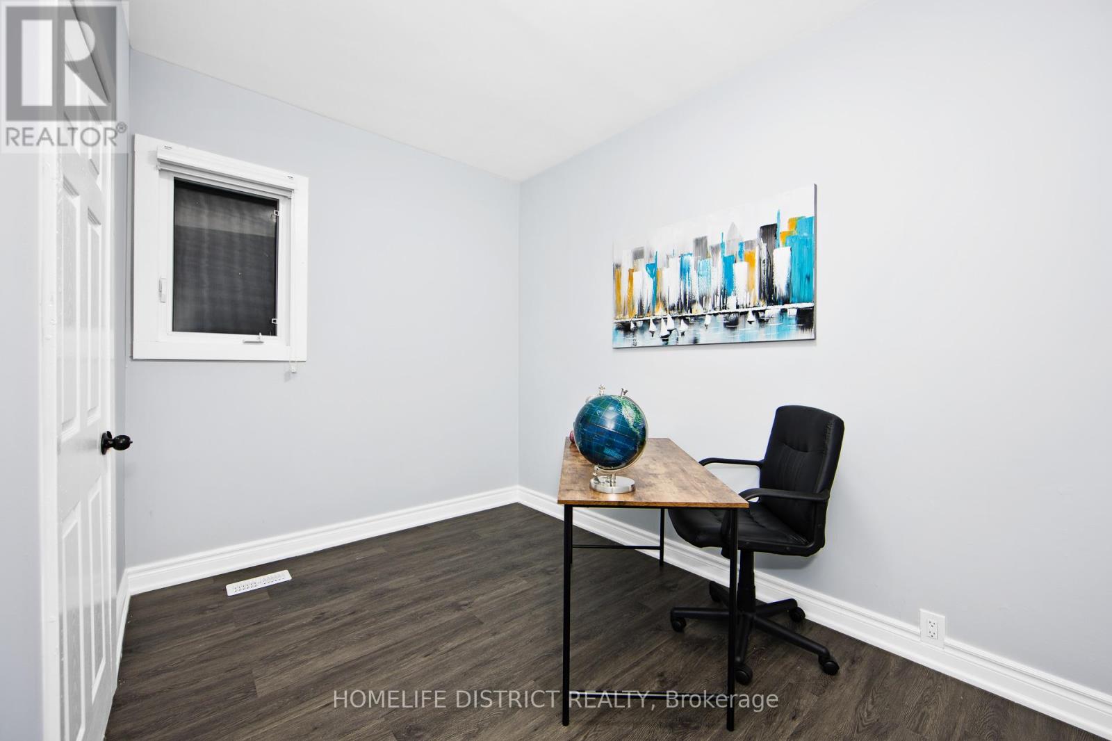 Photo 5 of 26 Brock Street E, Oshawa ON