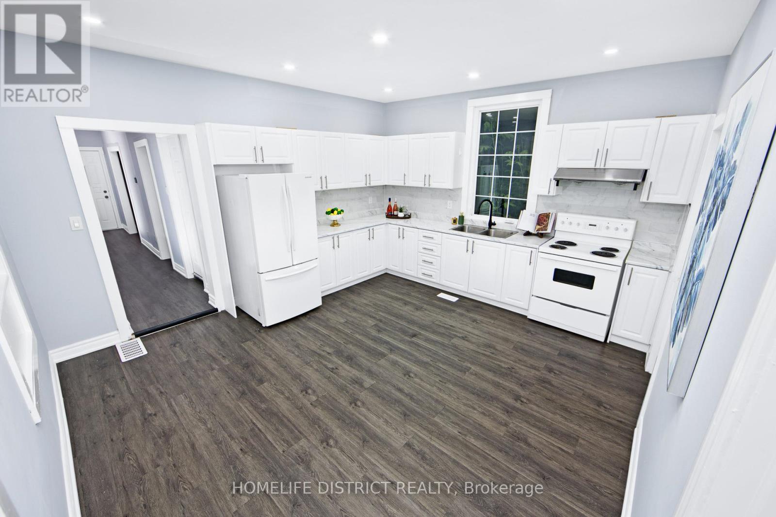 Photo 15 of 26 Brock Street E, Oshawa ON