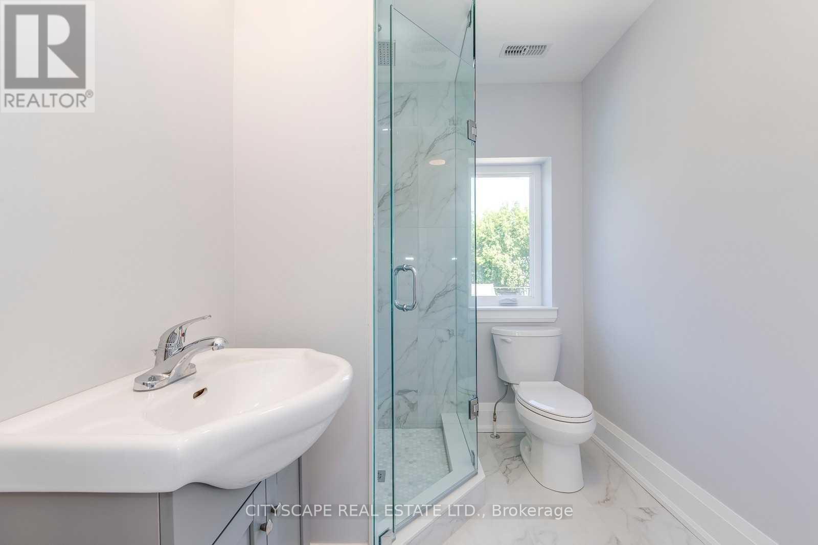 Photo 12 of Upper 370 Strathmore Boulevard, Toronto ON