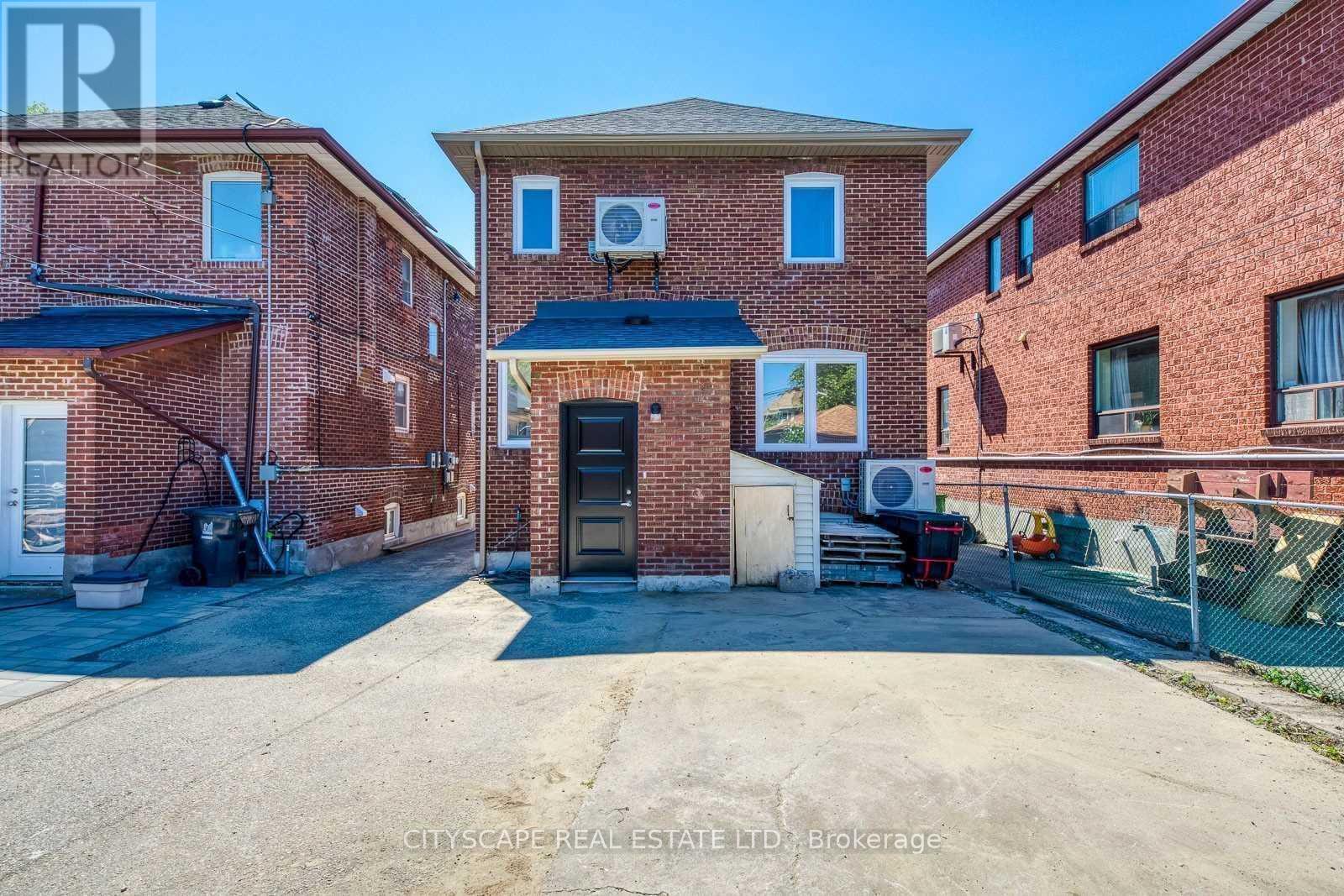 Photo 5 of Upper 370 Strathmore Boulevard, Toronto ON