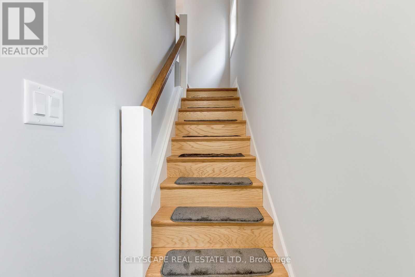 Photo 6 of Upper 370 Strathmore Boulevard, Toronto ON