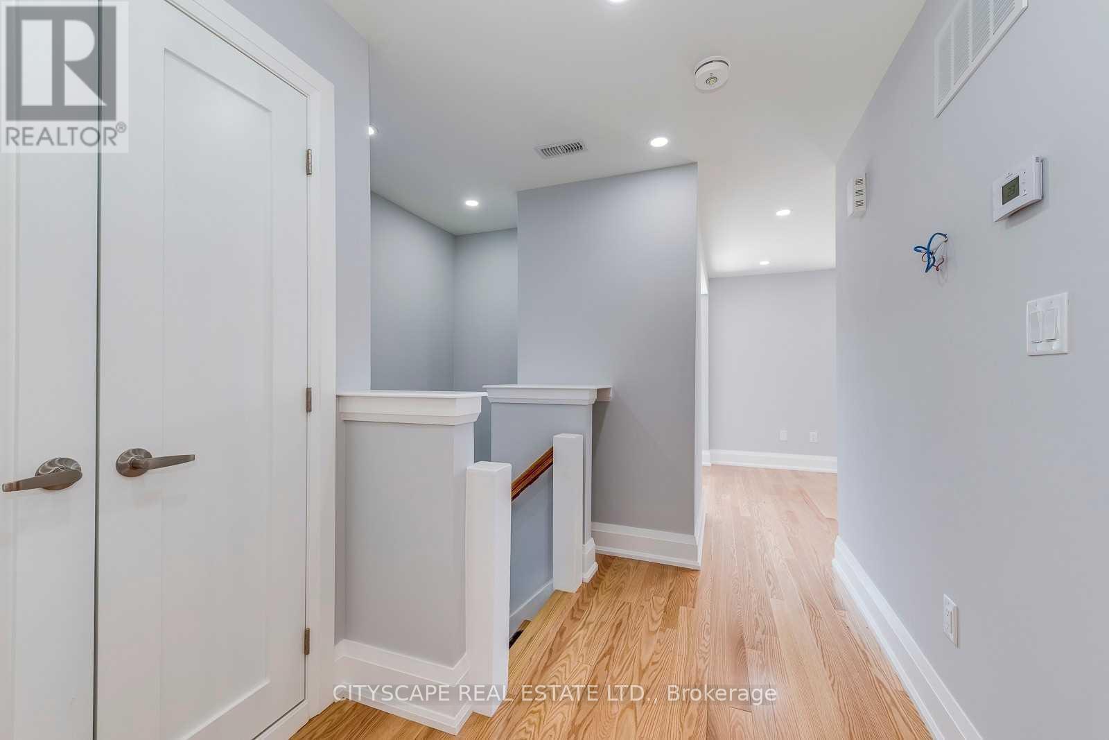 Photo 2 of Upper 370 Strathmore Boulevard, Toronto ON