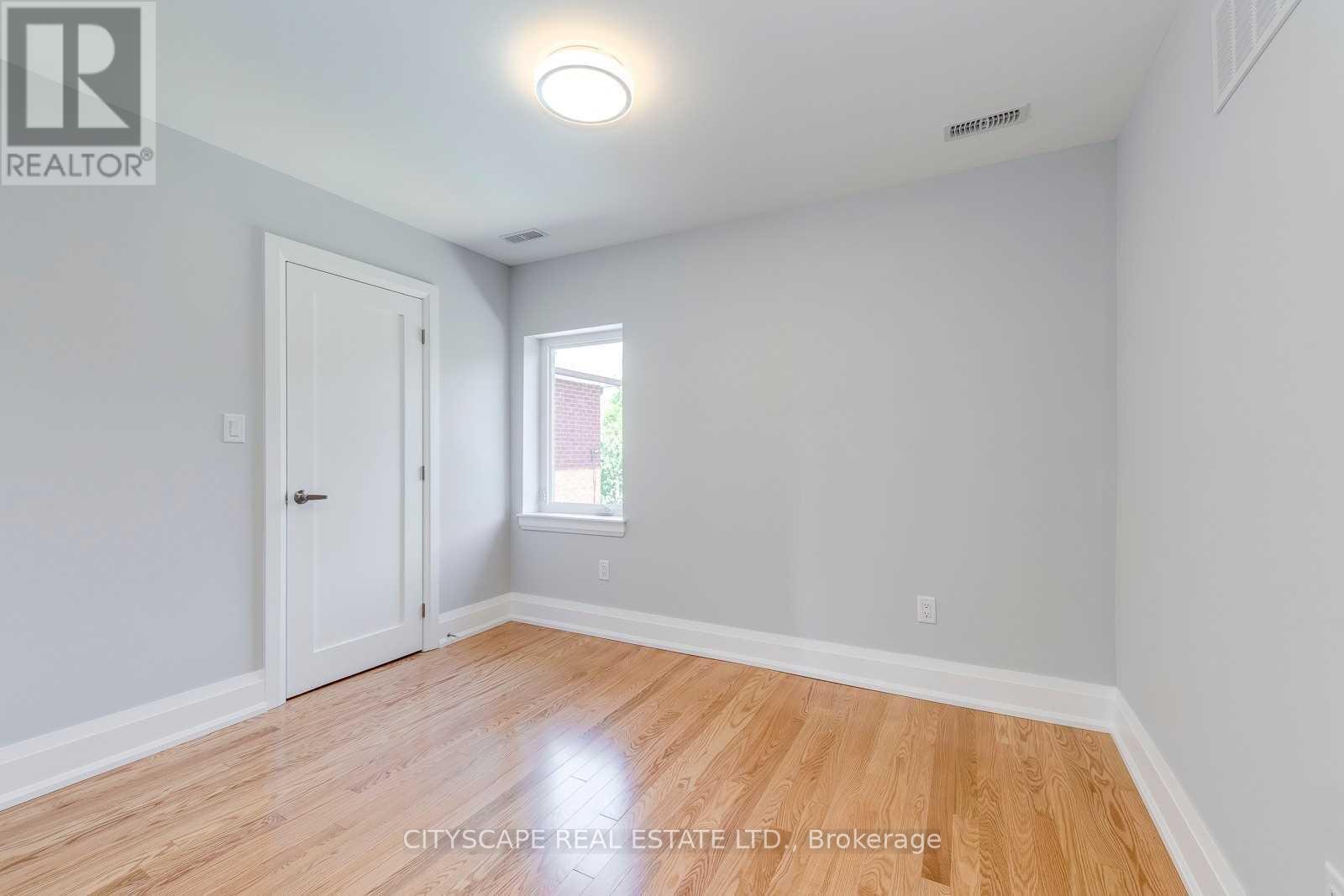 Photo 4 of Upper 370 Strathmore Boulevard, Toronto ON