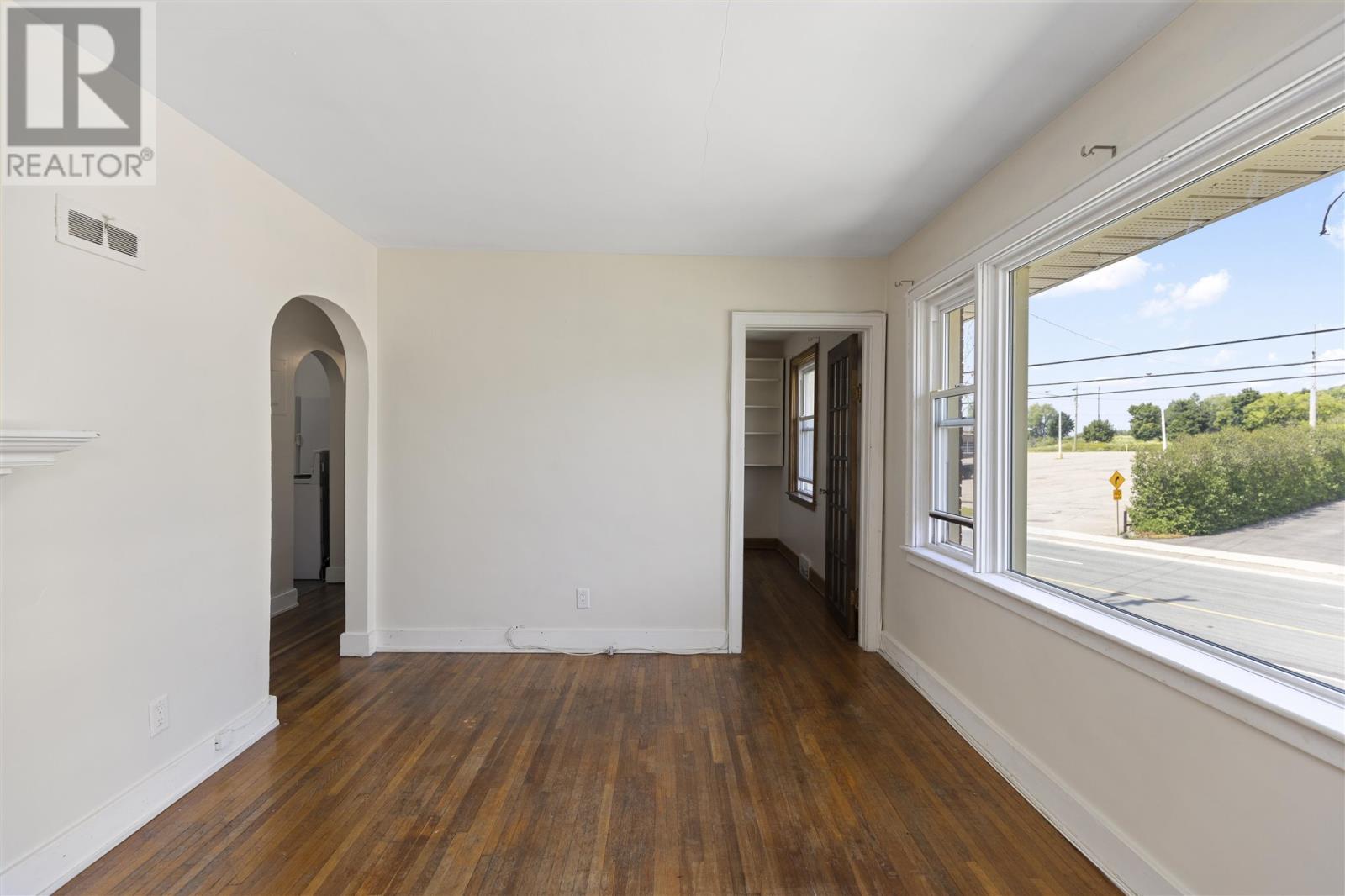 Photo 17 of 731 733 Wellington St E, Sault Ste Marie ON