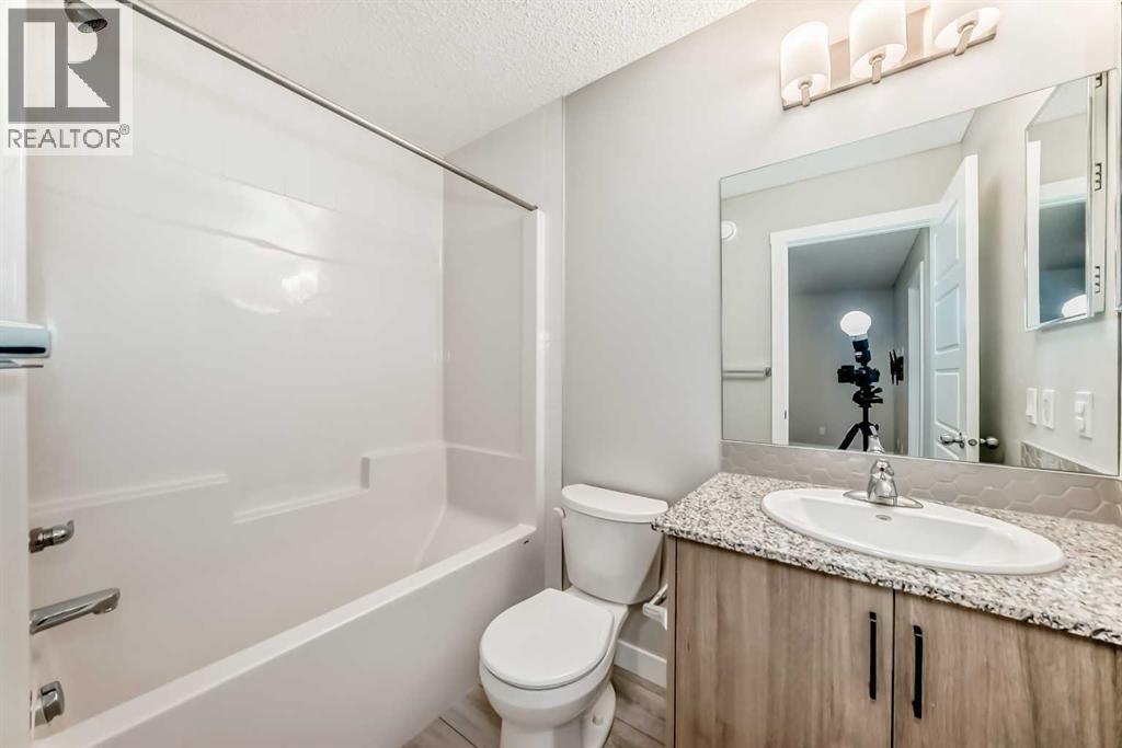 Photo 9 of 221 Midgrove Mews Sw, Airdrie AB