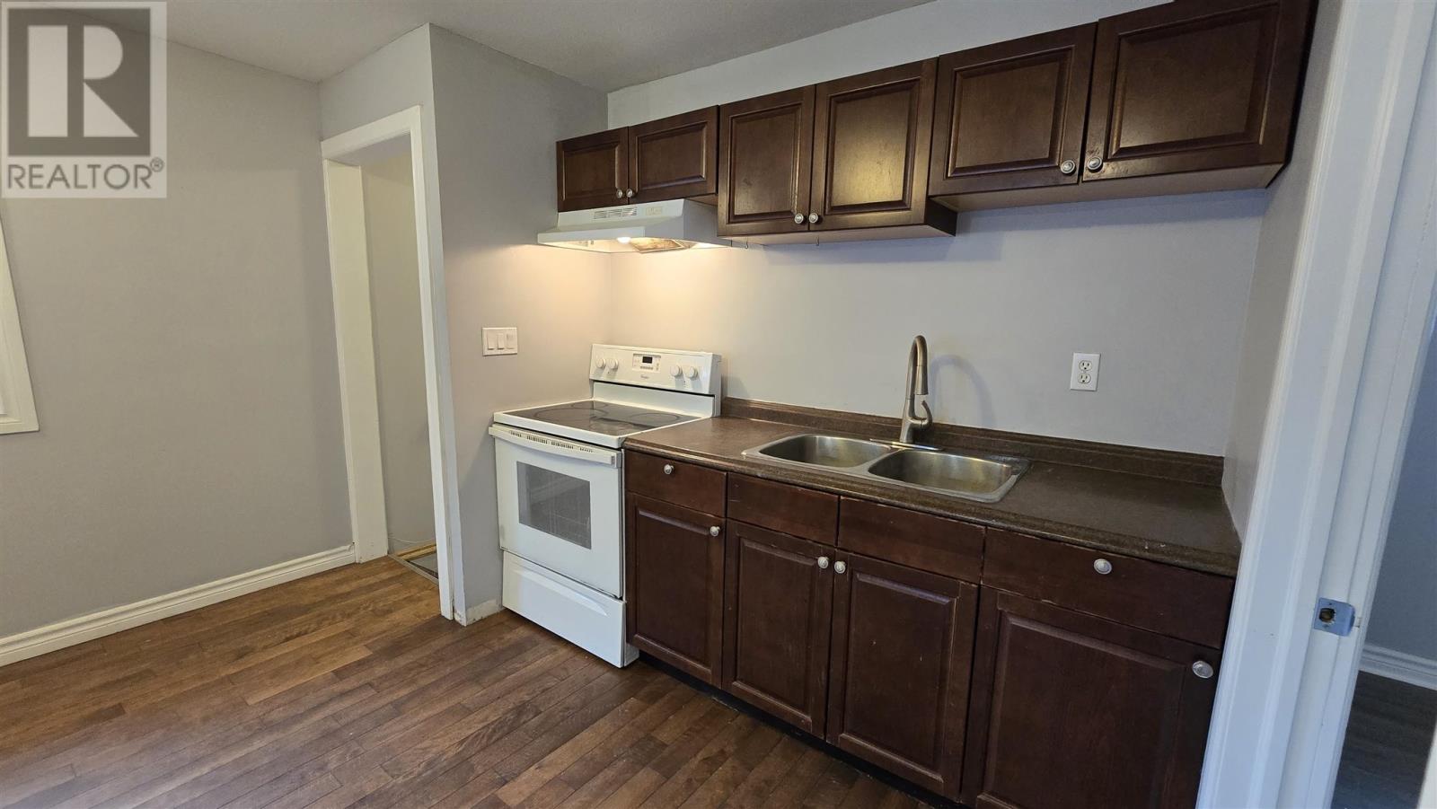 Photo 3 of 104 Wawanosh Ave, Sault Ste Marie ON